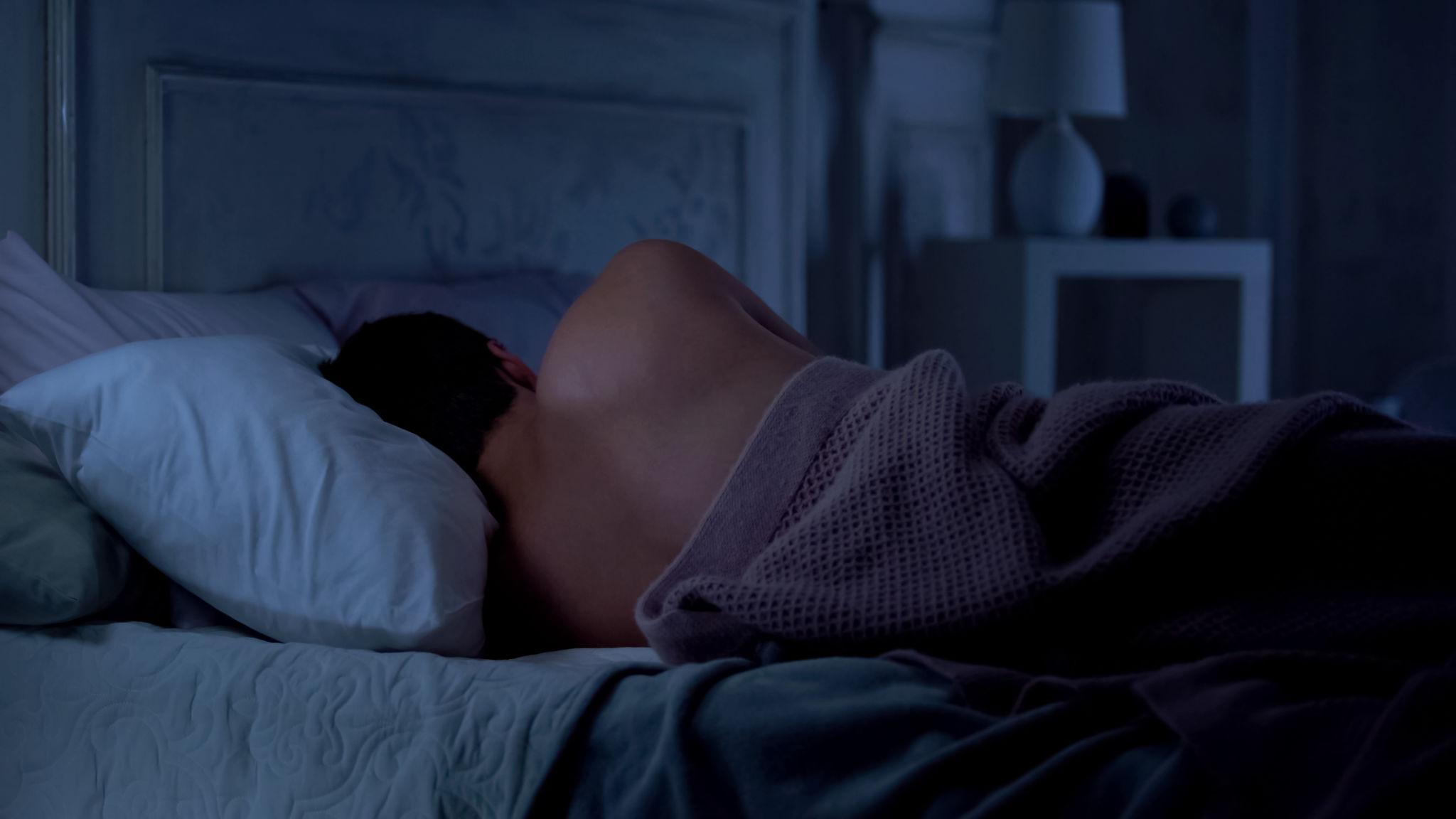 Wie deine Schlafposition deinen Nacken beeinflusst 2026